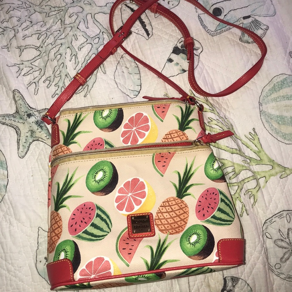 🌺 NWOT🌺  Dooney & Bourke fruit crossbody!
